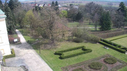 Příjezdová cesta k zámku