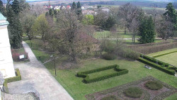 Příjezdová cesta k zámku