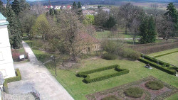 Příjezdová cesta k zámku