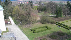 Příjezdová cesta k zámku