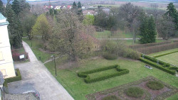 Příjezdová cesta k zámku