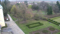 Příjezdová cesta k zámku