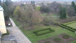 Příjezdová cesta k zámku