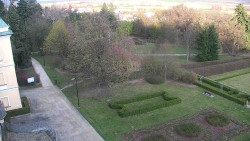 Příjezdová cesta k zámku