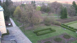 Příjezdová cesta k zámku