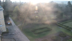 Příjezdová cesta k zámku