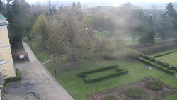 Příjezdová cesta k zámku