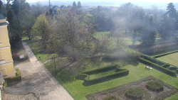 Příjezdová cesta k zámku