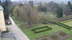 Příjezdová cesta k zámku