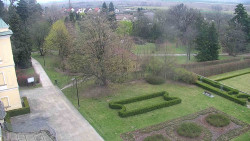 Příjezdová cesta k zámku