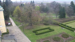 Příjezdová cesta k zámku