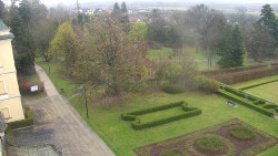 Příjezdová cesta k zámku