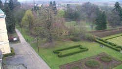 Příjezdová cesta k zámku