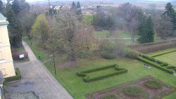 Příjezdová cesta k zámku