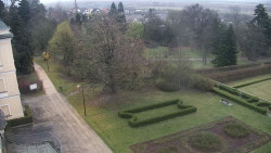 Příjezdová cesta k zámku