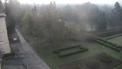 Příjezdová cesta k zámku