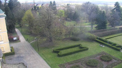 Příjezdová cesta k zámku