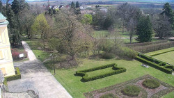 Příjezdová cesta k zámku