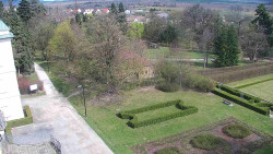 Příjezdová cesta k zámku