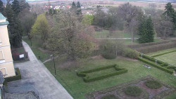 Příjezdová cesta k zámku