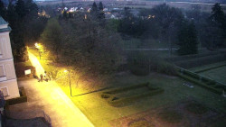 Příjezdová cesta k zámku