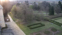 Příjezdová cesta k zámku