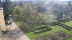 Příjezdová cesta k zámku