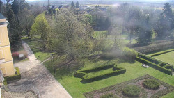 Příjezdová cesta k zámku