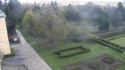 Příjezdová cesta k zámku