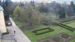 Příjezdová cesta k zámku