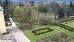 Příjezdová cesta k zámku