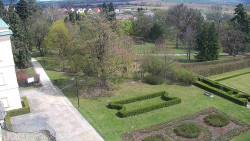 Příjezdová cesta k zámku