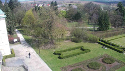 Příjezdová cesta k zámku