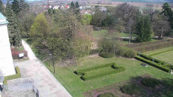 Příjezdová cesta k zámku