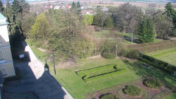 Příjezdová cesta k zámku