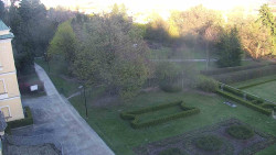 Příjezdová cesta k zámku