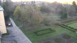 Příjezdová cesta k zámku