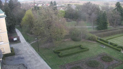 Příjezdová cesta k zámku