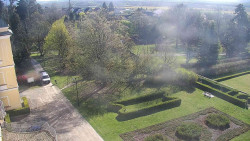 Příjezdová cesta k zámku