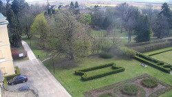 Příjezdová cesta k zámku