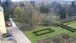 Příjezdová cesta k zámku