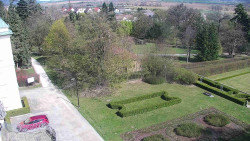 Příjezdová cesta k zámku