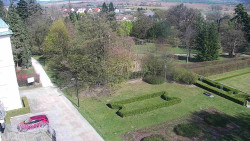 Příjezdová cesta k zámku