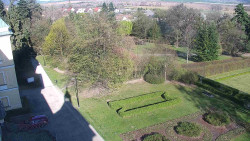 Příjezdová cesta k zámku