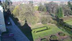 Příjezdová cesta k zámku