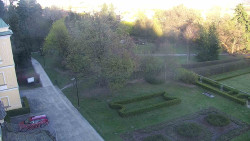 Příjezdová cesta k zámku