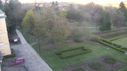 Příjezdová cesta k zámku