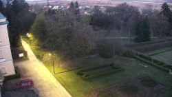 Příjezdová cesta k zámku