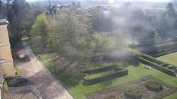 Příjezdová cesta k zámku