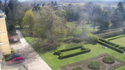 Příjezdová cesta k zámku